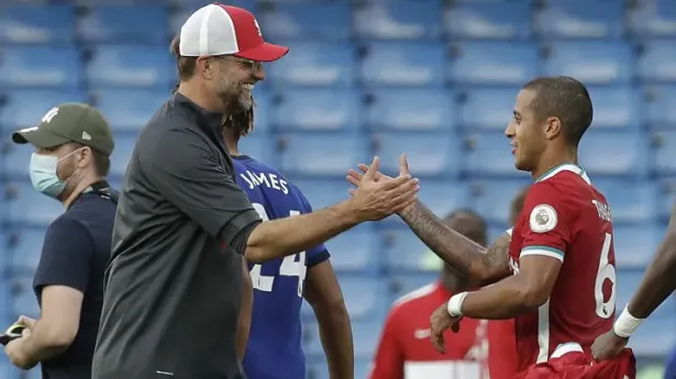 HLV Klopp tiết lộ lý do Thiago không ra sân trước Arsenal