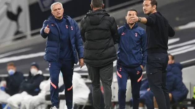 Mourinho nói gì sau chiến thắng trước Lampard?