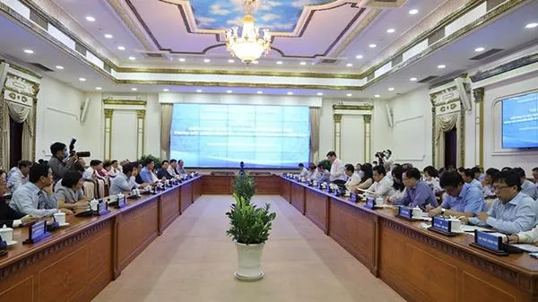 TPHCM bàn giải pháp khôi phục kinh tế