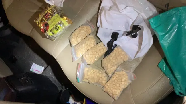 Tin pháp luật 4/10: Thu giữ 1 kg ma túy và 1.800 viên ma túy tổng hợp trên xe ô tô