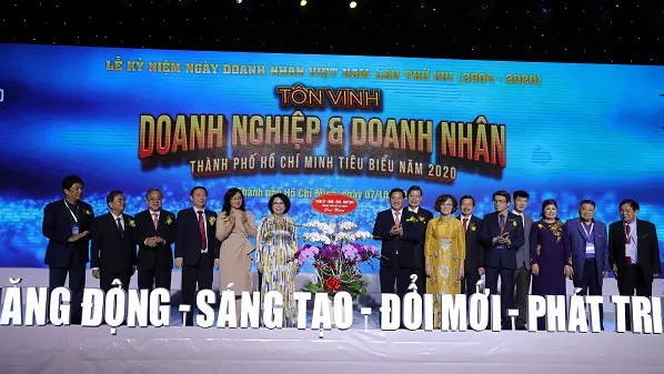 Tôn vinh 200 doanh nghiệp, doanh nhân TPHCM tiêu biểu năm 2020: Sáng tạo vượt qua đại địch Covid-19