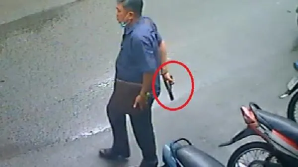 Công an vào cuộc vụ clip người đàn ông rút súng dọa phụ nữ