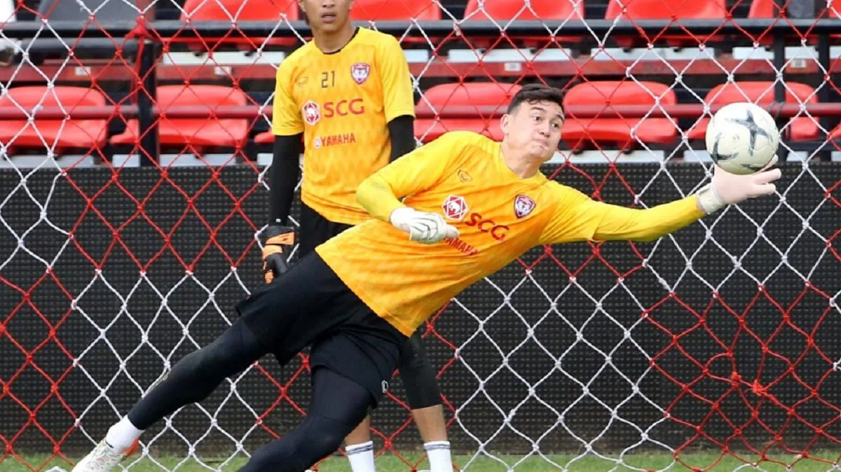 Thi đấu ấn tượng, Văn Lâm nhận được lời khen ngợi của HLV Muangthong