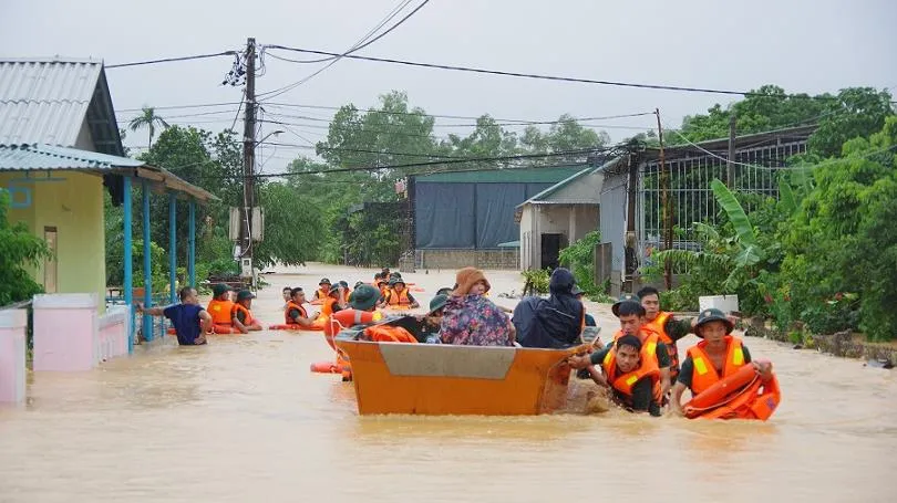 Tổng hợp thông tin mưa lũ Miền Trung sáng 9/10: Nhiều tỉnh thành cho học sinh nghỉ học vì mưa lũ