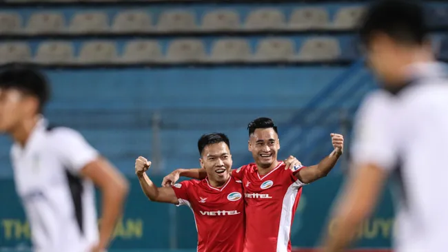 Thủ môn mắc sai lầm, HAGL thua thảm Viettel