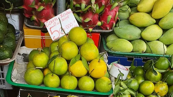 Giá cả thị trường hôm nay 10/10/2020: Cam xoàn 50 ngàn đồng một kg