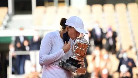 Roland Garros 2020: Đánh bại Sofia Kenin, Iga Swiatek vô địch đơn nữ