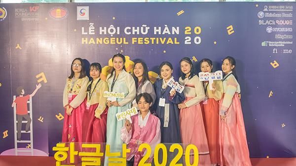 Sinh viên giao lưu văn hóa tại Lễ hội chữ Hàn – Hangeul Festival 2020