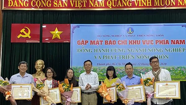 Lãnh đạo Bộ Nông nghiệp và Phát triển nông thôn gặp mặt báo chí khu vực phía Nam