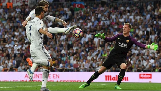 Thủ môn Ter Stegen làm khó Barca