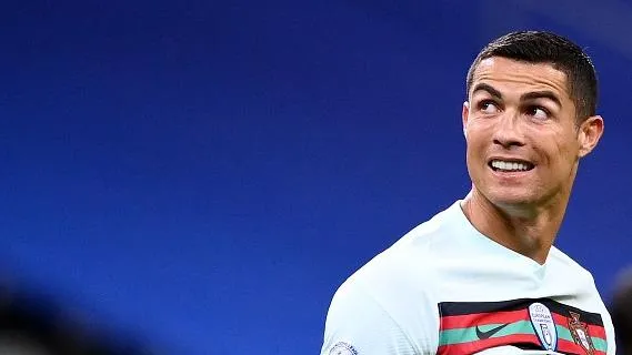 Đang nhiễm Covid, CR7 vẫn muốn thi đấu