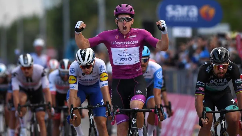 Giro DItalia 2020: Về nhất chặng 10, Arnaud Demare lần thứ tư thắng chặng