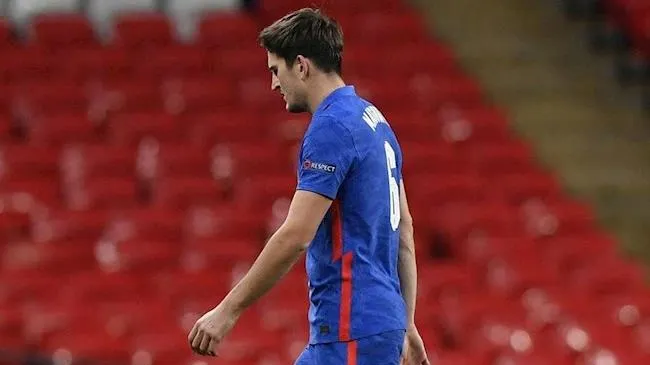 Rio Ferdinand nhắn gửi đến MU vụ Harry Maguire