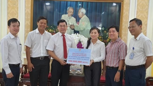 Công đoàn EVNHCMC ủng hộ 500 triệu đồng cho đồng bào miền Trung bị thiệt hại do mưa lũ