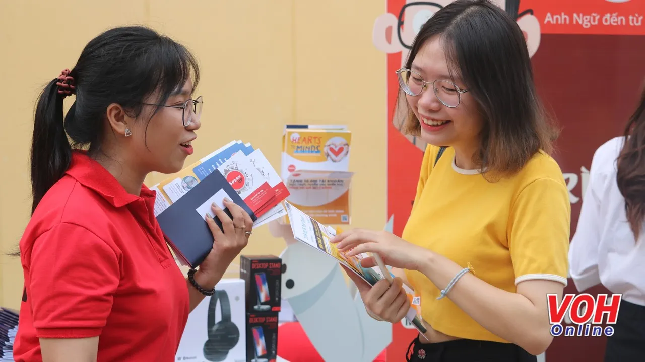 Sinh viên đánh giá khả năng bản thân cao hơn so với nhóm người đang đi làm!