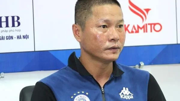 HLV Chu Đình Nghiêm chia sẻ kế hoạch sử dụng Đoàn Văn Hậu