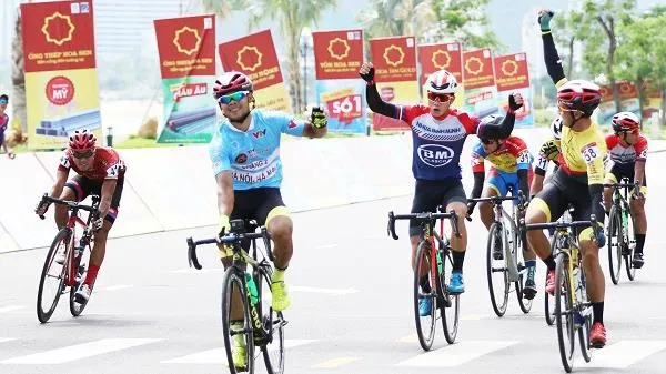 Giải xe đạp VTV Cup 2020: Lê Nguyệt Minh - TPHCM Vinama cũng cố vững chắc áo xanh chung cuộc
