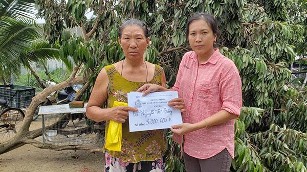 Tình người trong cơn bão