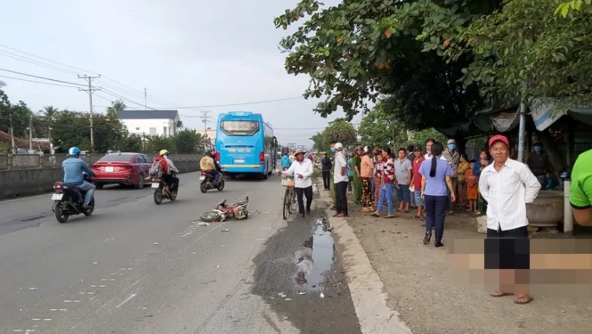 Tin tức tai nạn giao thông hôm nay 2/11/2020: Xe khách tông xe máy văng xa chục mét, 1 người tử vong