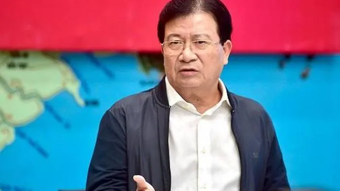 Phó Thủ tướng Trịnh Đình Dũng chỉ đạo quyết liệt ứng phó bão số 10 và mưa lũ miền Trung