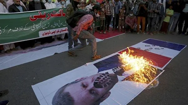 Các cuộc biểu tình phản đối Pháp tiếp diễn tại nhiều nước