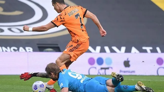 Cristiano Ronaldo hoàn tất bộ sưu tập ở Serie A