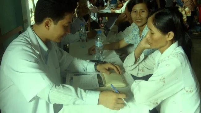 Lương y Nguyễn Thanh Sơn - Hơn 10 năm khám chữa bệnh từ thiện cho người nghèo