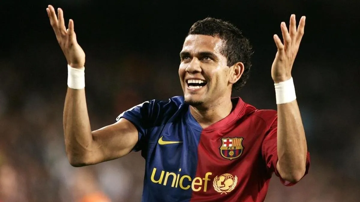 Barca từ chối mua lại Dani Alves