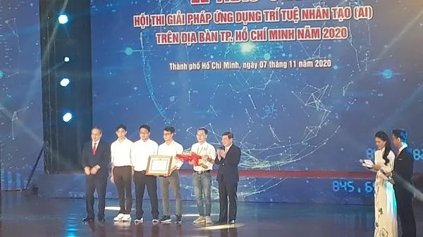 Nhóm sinh viên Trường Đại học Khoa học tự nhiên chiến thắng giải thưởng 100 triệu đồng Hội thi AI 2020