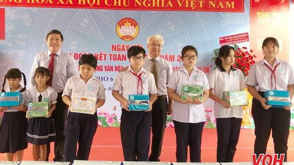 Đoàn kết tương thân tương ái, chăm lo cho nhau trong khu phố