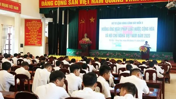 Nhiều hoạt động hưởng ứng Ngày Pháp luật Việt Nam