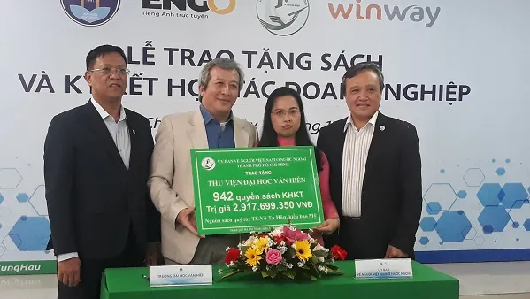 Kiều bào Mỹ trao tặng gần 10.000 quyển sách, trị giá hơn 26 tỷ  đồng cho sinh viên TPHCM