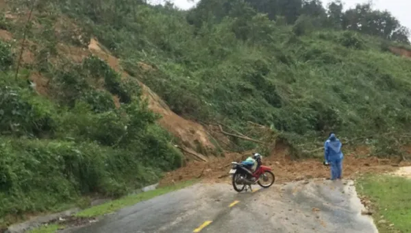 Quốc lộ 40B bị sạt lở, một người mất tích