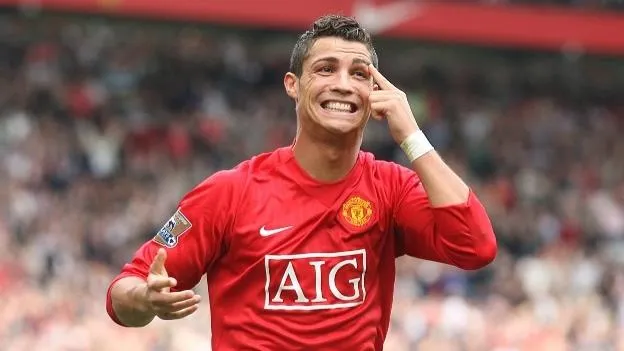 Trở lại MU, Ronaldo buộc phải giảm lương