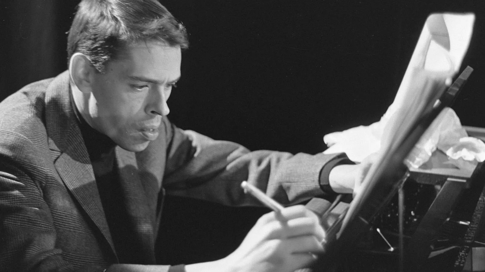 Ca sĩ kiêm nhạc sĩ, diễn viên người Bỉ Jacques Brel được Google Doodle tôn vinh