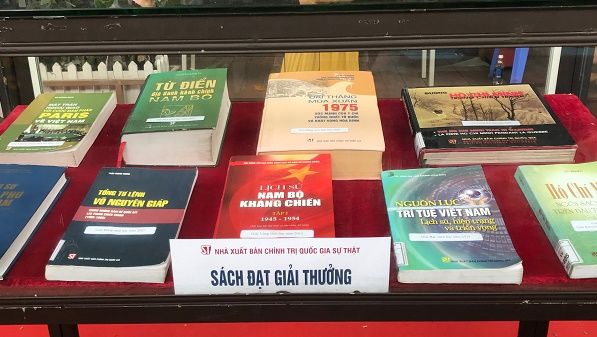 Nhà xuất bản Chính trị quốc gia Sự thật kỉ niệm 75 năm Ngày truyền thống