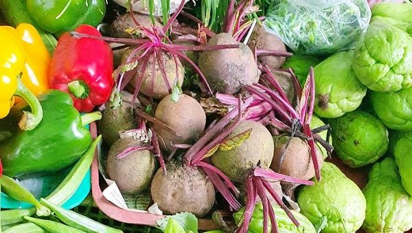 Giá cả thị trường hôm nay 16/11/2020: Củ dền 16 ngàn đồng một kg