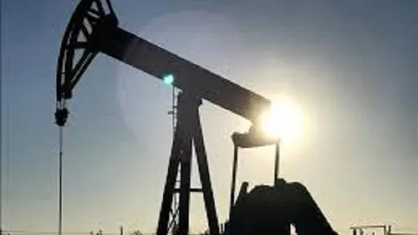 Giá xăng dầu hôm nay 16/11/2020: Giá dầu tiếp tục xu hướng giảm do số ca nhiễm COVID-19 tăng cao