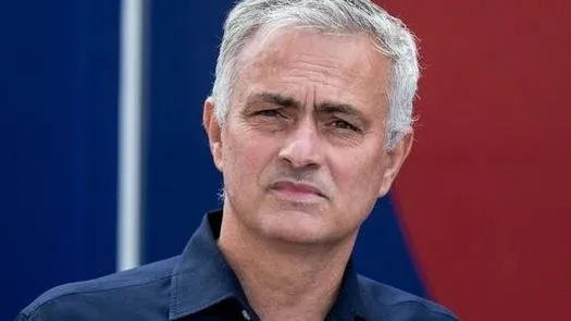 Mourinho tỏ thái độ khi học trò liên tục chấn thương