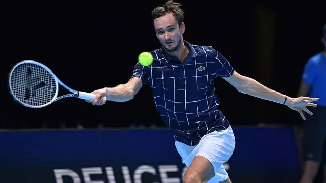 ATP Finals 2020: Đánh bại Djokovic, Medvedev giành vé vào bán kết - Zverev thắng kịch tính Schwartzman