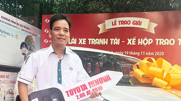Trao thưởng ô tô cho lái xe taxi phục vụ khách hàng tận tâm