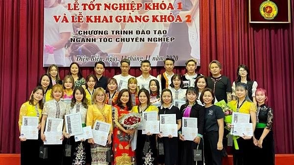L’oreal trao chứng chỉ khoá học nghề tóc Làm đẹp để sống – Sống để làm đẹp cho phụ nữ khó khăn miền núi