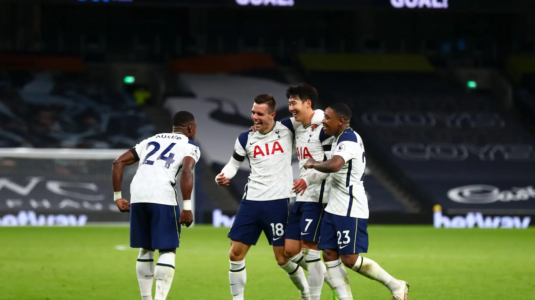 Kết quả Ngoại hạng Anh 22/11: Tottenham chiếm ngôi đầu BXH - MU thắng trận đầu trên sân nhà