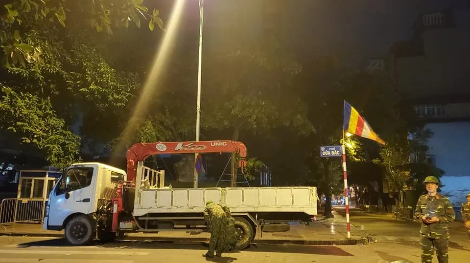 Di dời thành công quả bom phá nặng 340kg tại công trình ở Cửa Bắc – Hà Nội
