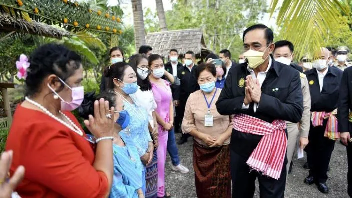 Thủ tướng Thái Lan đối mặt với nguy cơ bị truất quyền