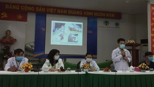 Bệnh viện Nhi đồng 2 phẫu thuật vi phẫu cứu cẳng tay của bé 8 tuổi bị đứt lìa