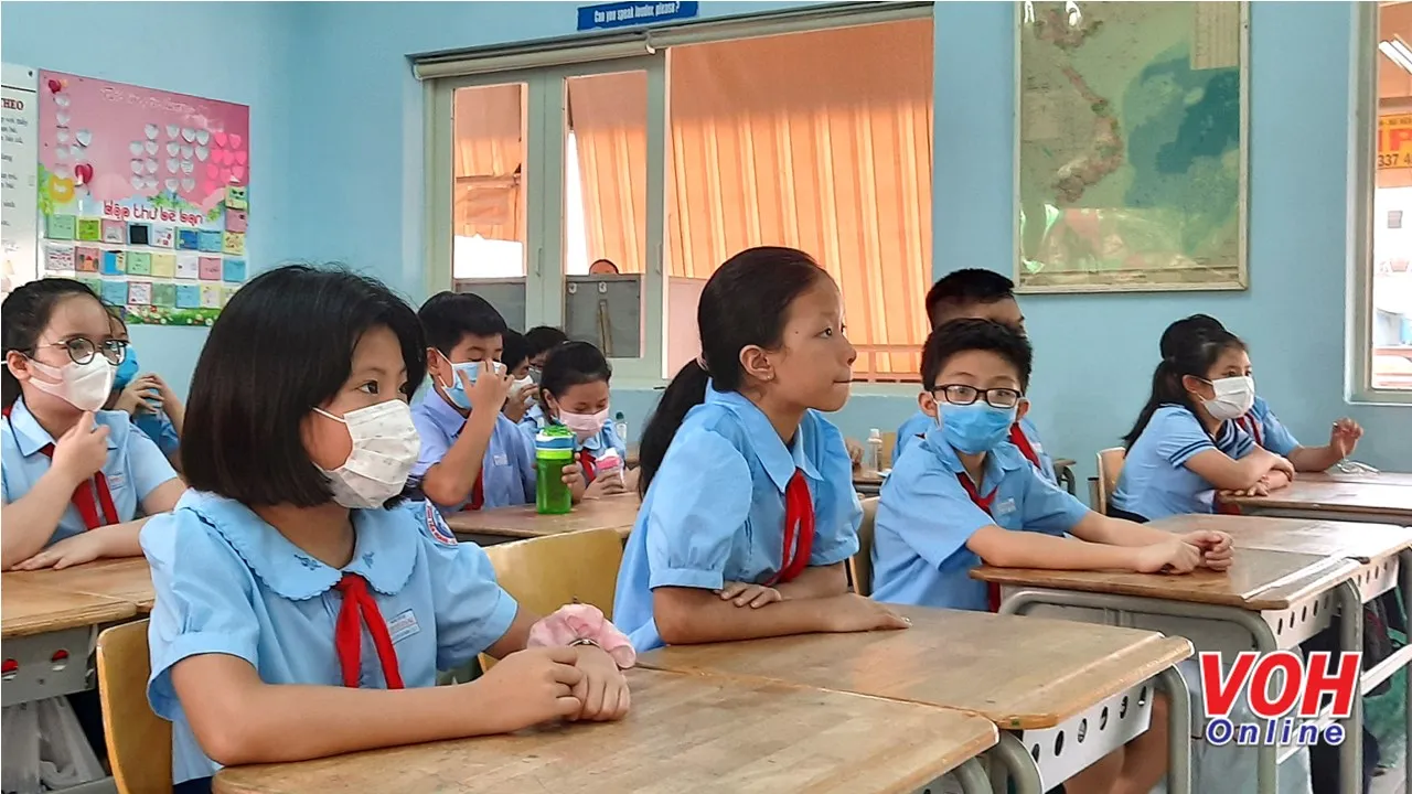 TPHCM khuyến khích học sinh đeo khẩu trang trong lớp học