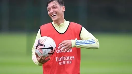 Lộ bến đỗ mới của Mesut Ozil