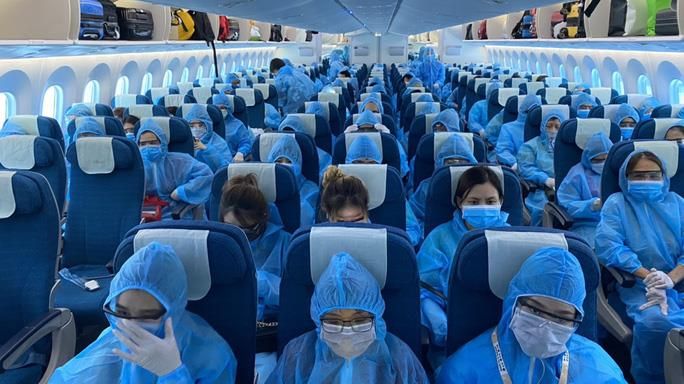 Sáng 16/12, gần 350 công dân Việt Nam từ châu Âu, châu Phi và Nam Mỹ về nước