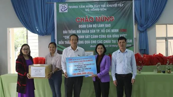 Sát cánh cùng gia đình Việt trao tặng 100 triệu đồng cho trung tâm nuôi dạy trẻ khuyết tật Võ Hồng Sơn, tỉnh Quảng Ngãi